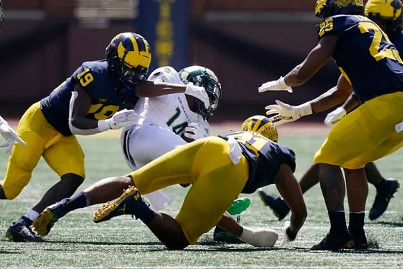 Rod Moore (19), Nikhai Hill-Green (41), and Junior Colson (25)