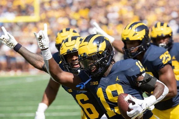 R.J. Moten (6), Rod Moore (19), and Junior Colson (25)