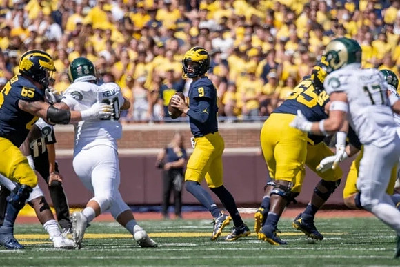 Zak Zinter (65), J.J. McCarthy (9), and Olusegun Oluwatimi (55)