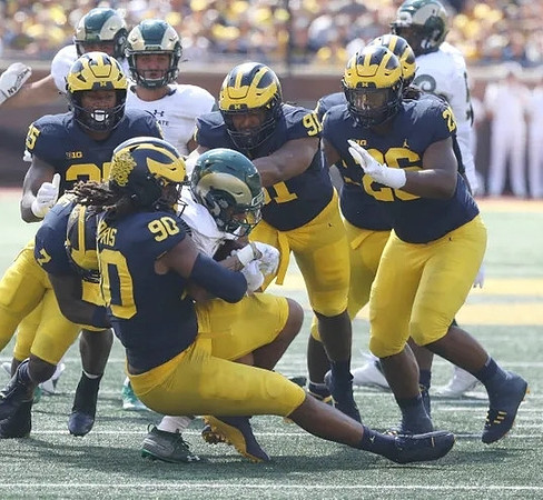 Mike Morris (90), Junior Colson (25), Taylor Upshaw (91), and Rayshaun Benny (26)