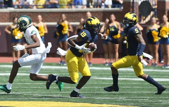Rod Moore (19) and DJ Turner (5)