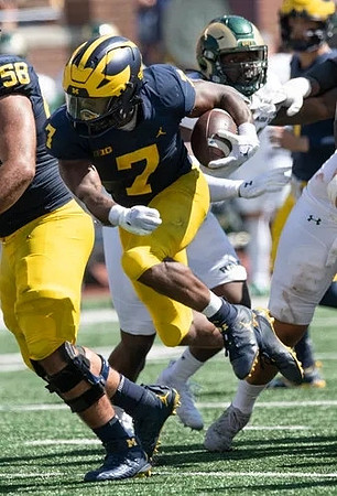Giovanni El-Hadi (58) and Donovan Edwards (7)