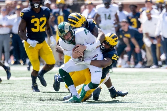 Jaylen Harrell (32) and Michael Barrett (23)