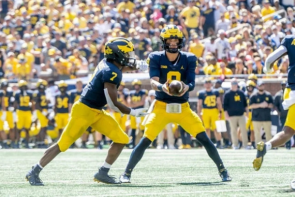 Donovan Edwards (7) and J.J. McCarthy (9)