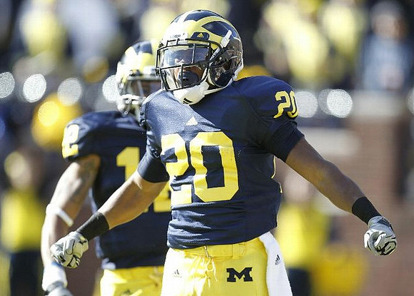 Roy Roundtree (12) and Michael Shaw (20)