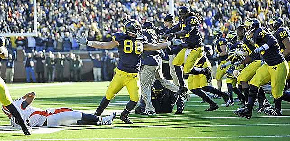 Craig Roh (88), Denard Robinson (16), Mark Moundros (44), Will Heininger (39), and Greg Banks (92)