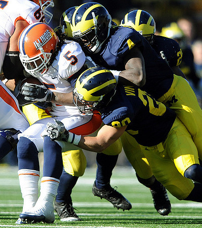 Ray Vinopal (20), Cameron Gordon (4), and Kenny Demens (25)