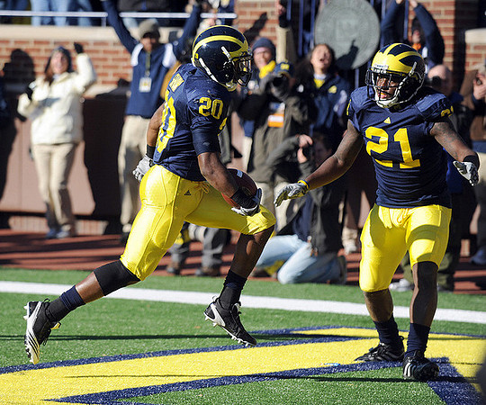 Michael Shaw (20) and Junior Hemingway (21)