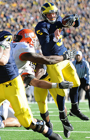 Taylor Lewan (77) and Tate Forcier (5)