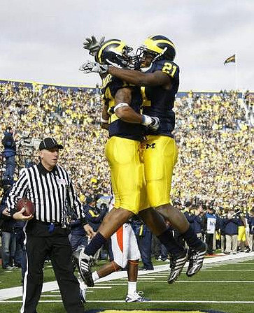 Roy Roundtree (12) and Junior Hemingway (21)