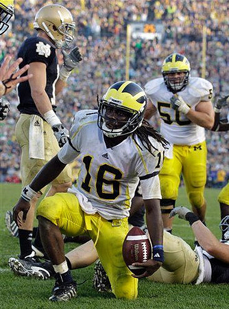 Denard Robinson (16) and David Molk (50)