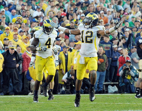 Cameron Gordon (4) and J.T. Floyd (12)
