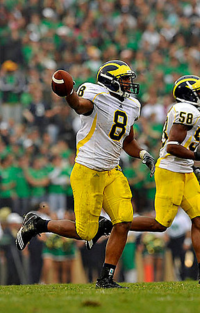 Jonas Mouton (8) and Brandon Herron (58)