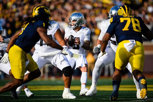 Jaishawn Barham (1) and Kenneth Grant (78)