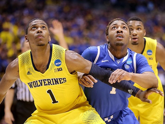 Glenn Robinson III (1) and Zak Irvin (21)