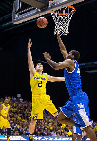 Zak Irvin (21) and Spike Albrecht (2)