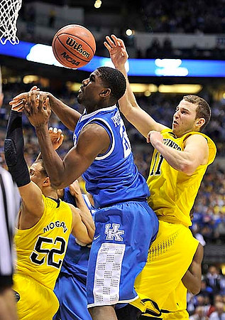 Jordan Morgan (52) and Nik Stauskas (11)