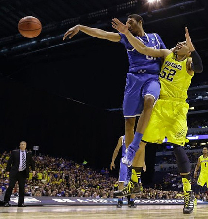 Kentucky Head Coach John Calipari, Jordan Morgan (52), and Glenn Robinson III (1)