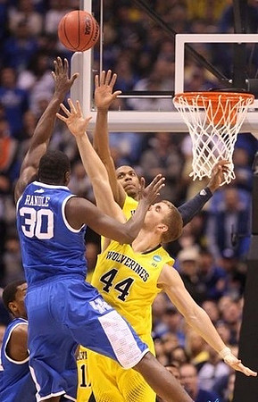 Max Bielfeldt (44) and Glenn Robinson III (1)