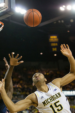 Jon Horford (15)