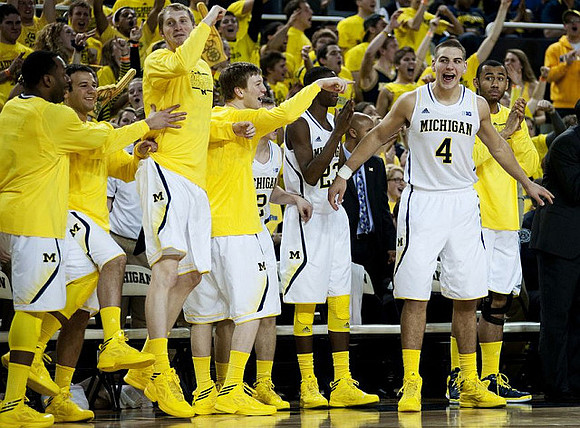 Eso Akunne (5), Josh Bartelstein (20),Blake McLimans (22), Matt Vogrich (13), Caris LeVert (23), and Mitch McGary (4)