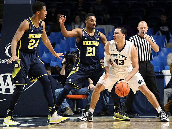 Aubrey Dawkins (24) and Zak Irvin (21)