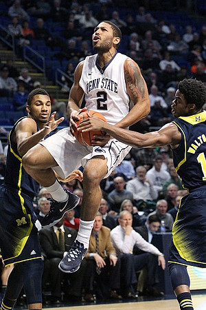 Zak Irvin (21) and Derrick Walton Jr. (10)