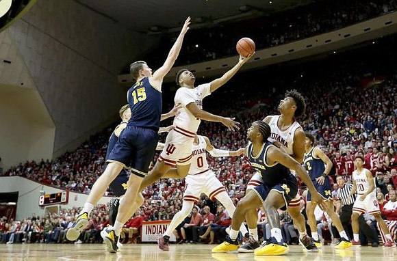 Jon Teske (15), Ignas Brazdeikis (13), Zavier Simpson (3), and Jordan Poole (2)