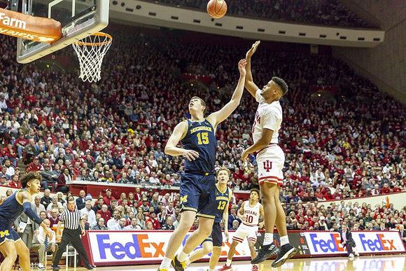 Jordan Poole (2), Jon Teske (15), and Ignas Brazdeikis (13)