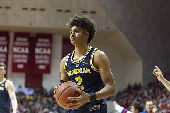Jordan Poole (2) and Jon Teske (15)