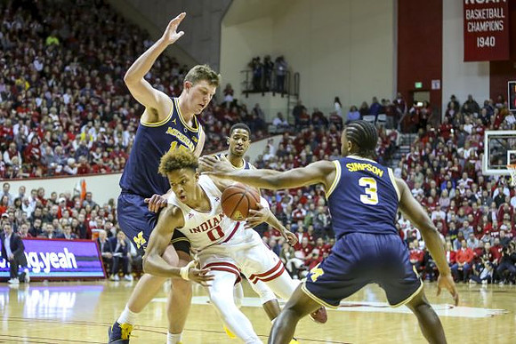 Jon Teske (15) and Zavier Simpson (3)