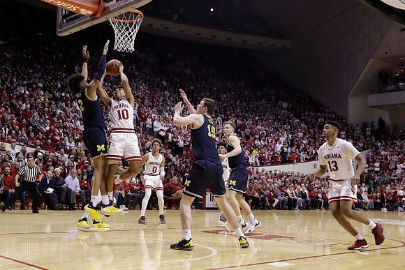 Jordan Poole (2), Jon Teske (15), and Ignas Brazdeikis (13)