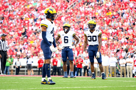 Vincent Gray (4), R.J. Moten (6), and Daxton Hill (30)