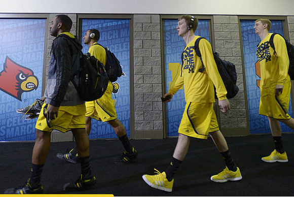 Eso Akunne (5), Jon Horford (15), Matt Vogrich (13), and Blake McLimans (22)
