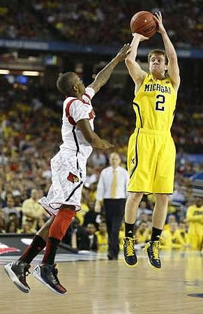 Spike Albrecht (2) and John Beilein