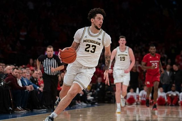 Brandon Johns Jr. (23) and Jon Teske (15)