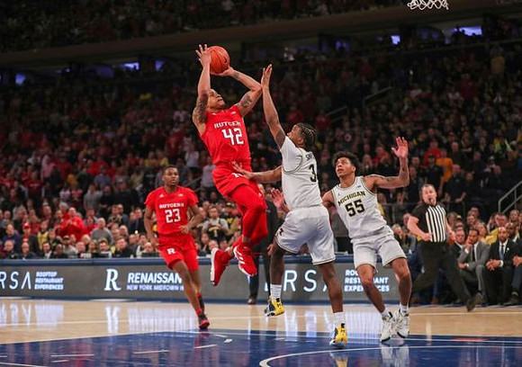 Zavier Simpson (3) and Eli Brooks (55)
