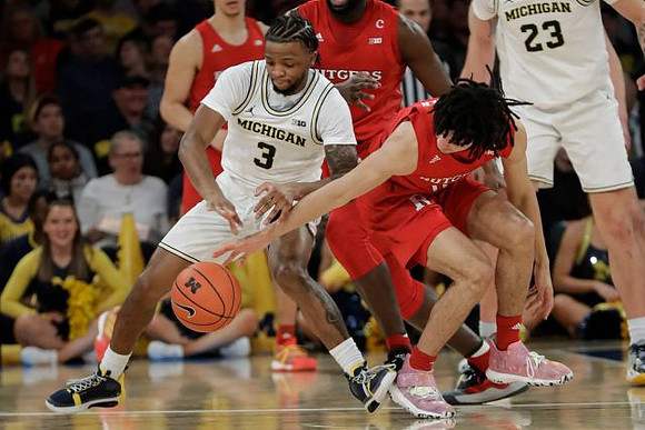 Zavier Simpson (3) and Brandon Johns Jr. (23)