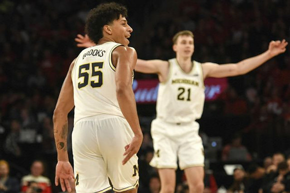 Eli Brooks (55) and Franz Wagner (21)