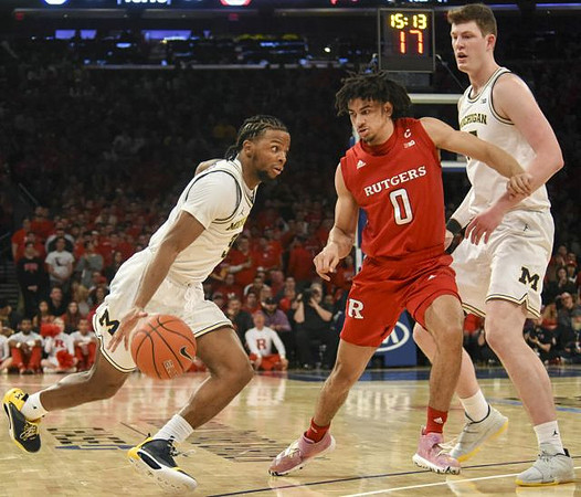 Zavier Simpson (3) and Jon Teske (15)