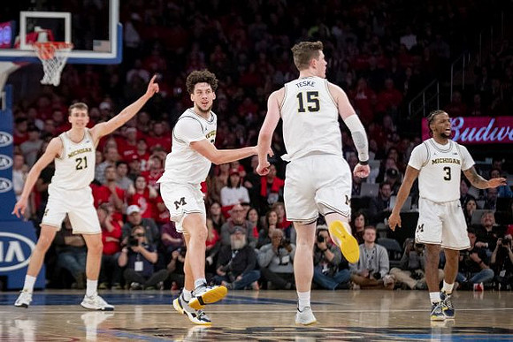 Brandon Johns Jr. (23), Brandon Johns Jr. (23), Jon Teske (15), and Zavier Simpson (3)