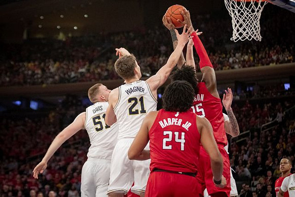 Austin Davis (51) and Franz Wagner (21)