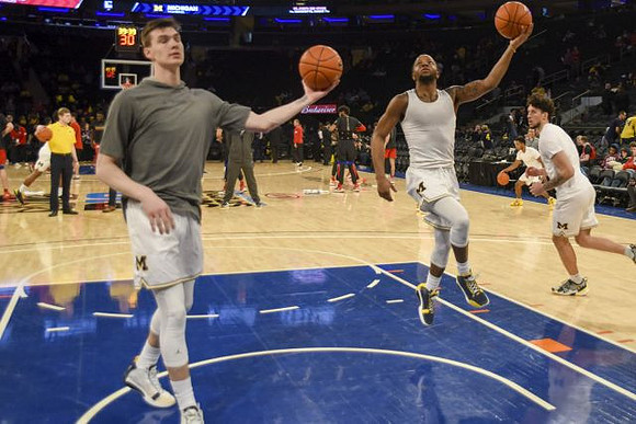 Colin Castleton (11), Zavier Simpson (3), and Brandon Johns Jr. (23)