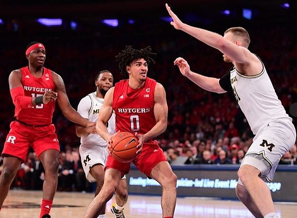 Zavier Simpson (3) and Austin Davis (51)