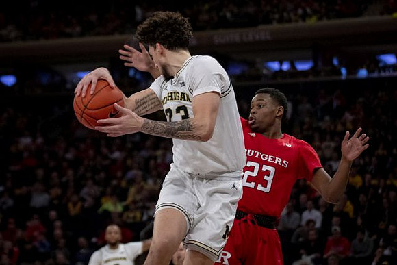 Brandon Johns Jr. (23) and Zavier Simpson (3)
