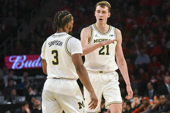 Zavier Simpson (3) and Franz Wagner (21)