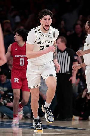 Brandon Johns Jr. (23) and Zavier Simpson (3)