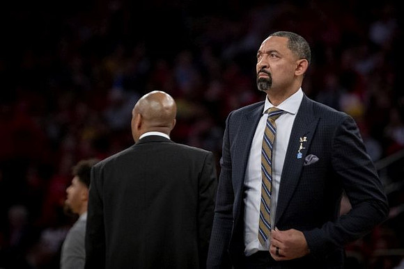Isaiah Livers (2), Saddi Washington, and Juwan Howard