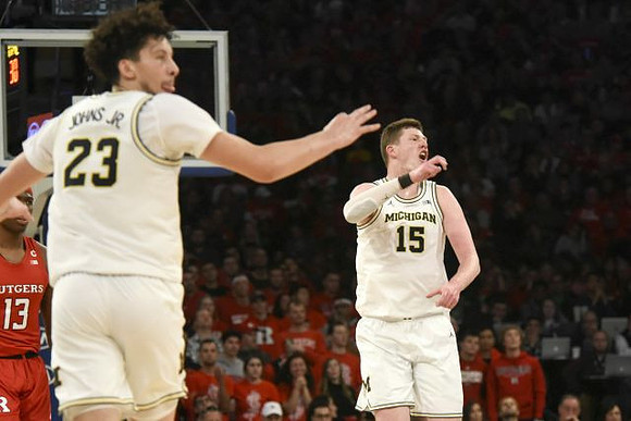 Brandon Johns Jr. (23) and Jon Teske (15)