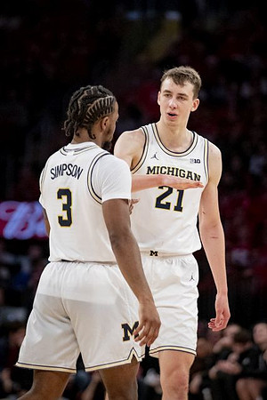 Zavier Simpson (3) and Franz Wagner (21)